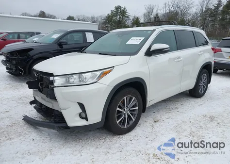 2018 Toyota Highlander Xle z USA, uszkodzony, nr VIN 5TDJZRFH3JS556538